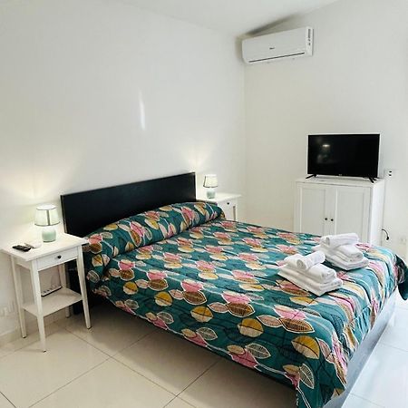 Bed and Breakfast The House Fiera Di Roma Aeroporto Fiumicino Ponte Galeria Zewnętrze zdjęcie