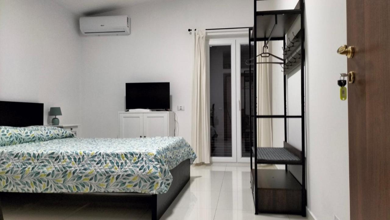 Bed and Breakfast The House Fiera Di Roma Aeroporto Fiumicino Ponte Galeria Zewnętrze zdjęcie