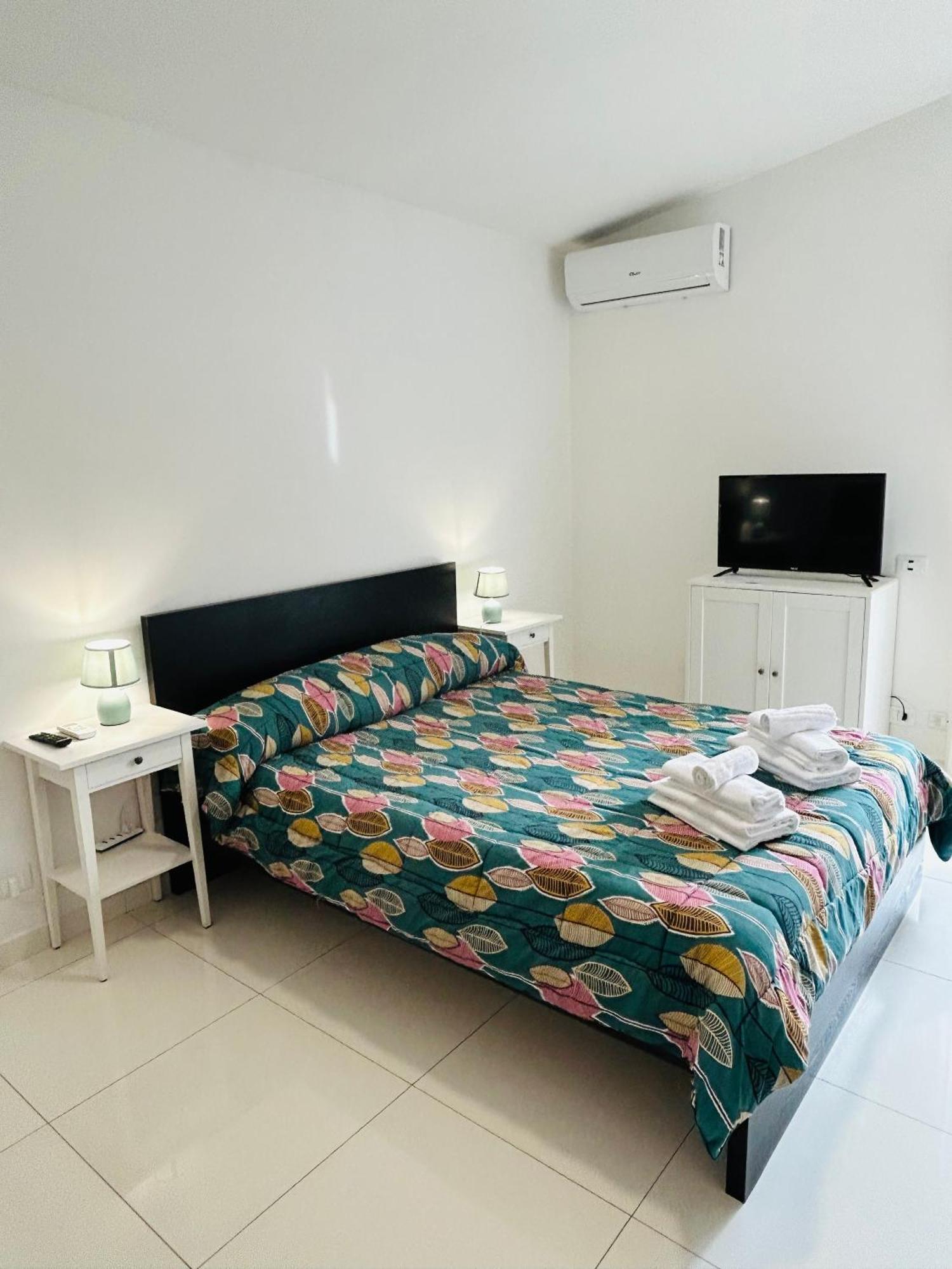 Bed and Breakfast The House Fiera Di Roma Aeroporto Fiumicino Ponte Galeria Zewnętrze zdjęcie